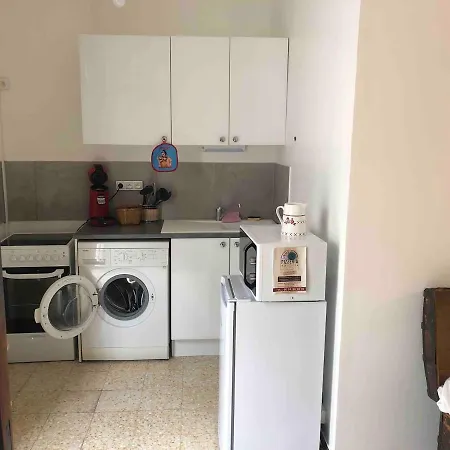 Arles Fourques Studio équipé Appartement