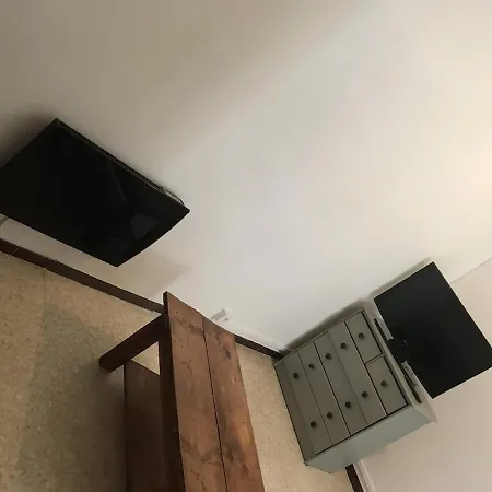 Arles Fourques Studio équipé Appartement